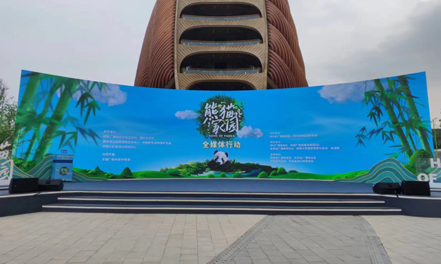 升級(jí)舞臺(tái)視覺(jué)，可塑弧形屏幕造型，戶外防水LED顯示屏閃亮登場(chǎng)